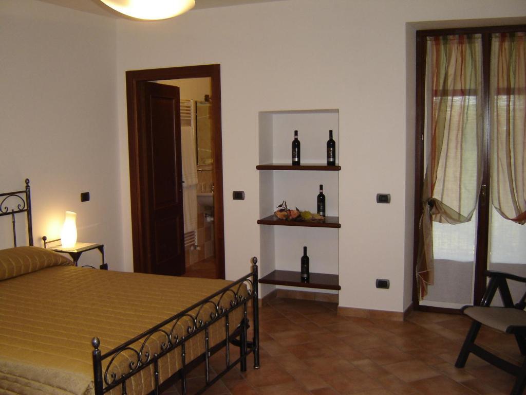 Agriturismo I Grappoli Serralunga d'Alba Bilik gambar