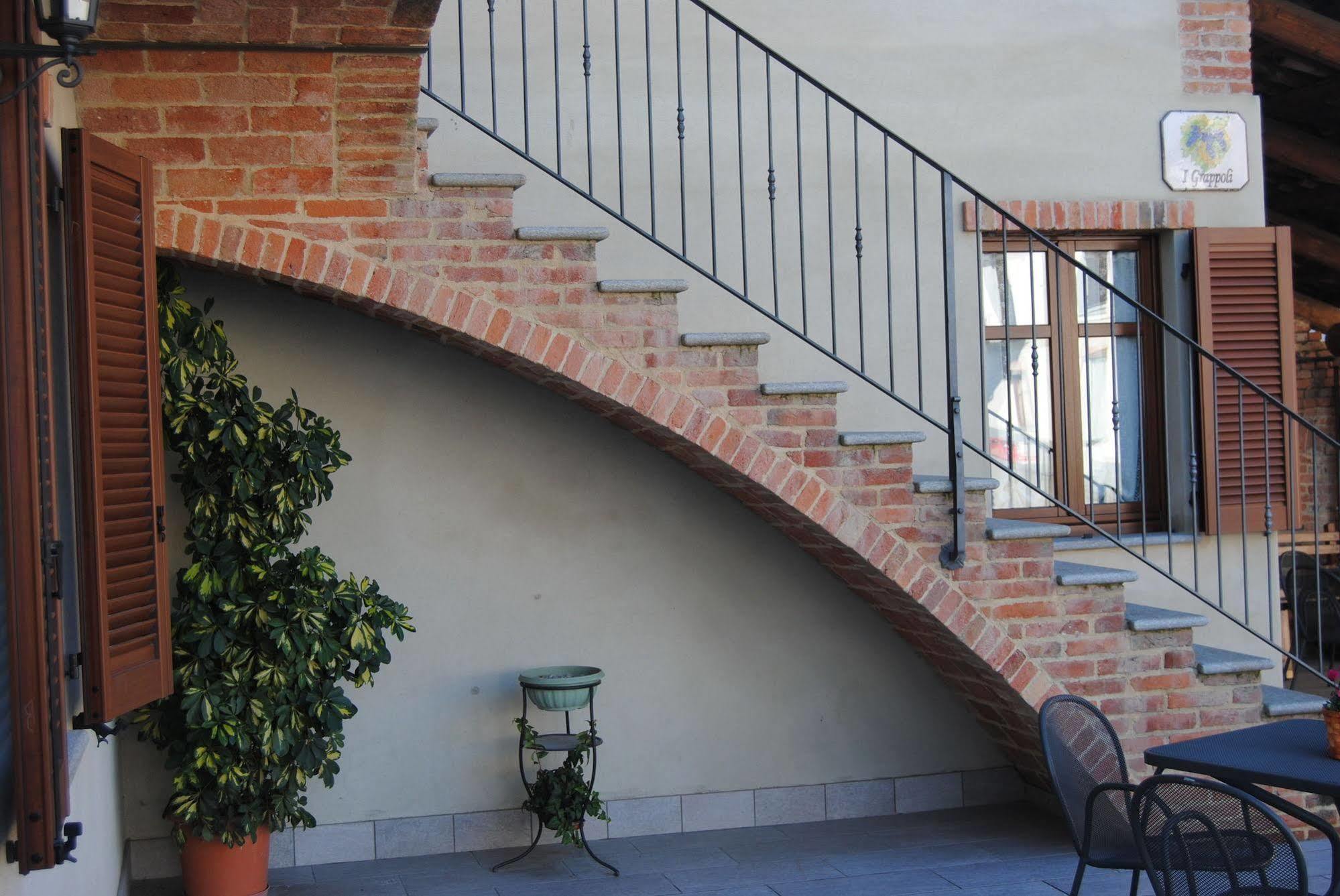 Agriturismo I Grappoli Serralunga d'Alba Luaran gambar