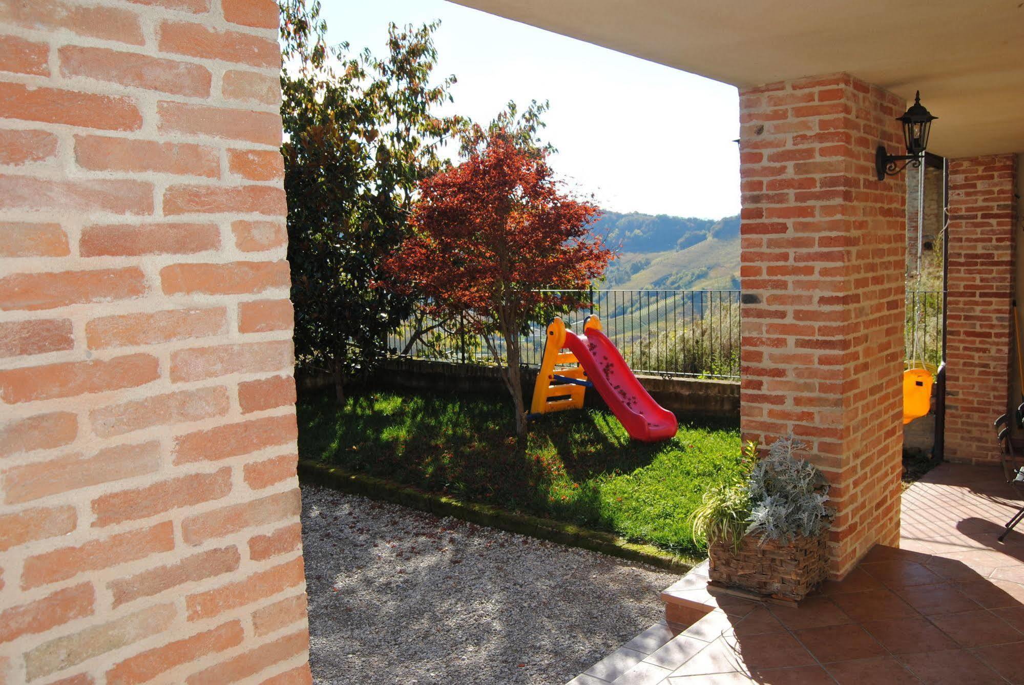 Agriturismo I Grappoli Serralunga d'Alba Luaran gambar